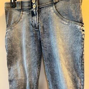 Freddy Light Blue Acid-Wash jeans/ capri cuff (Can in cuff) Size 4 NWOT